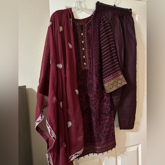Pakistani Dress - Picture 2 of 12